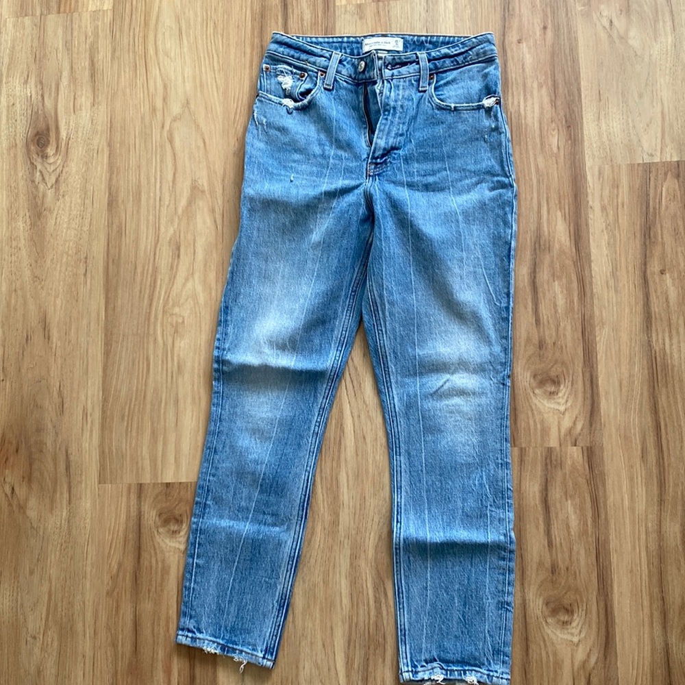 Abercrombie and fitch high rise mom jean